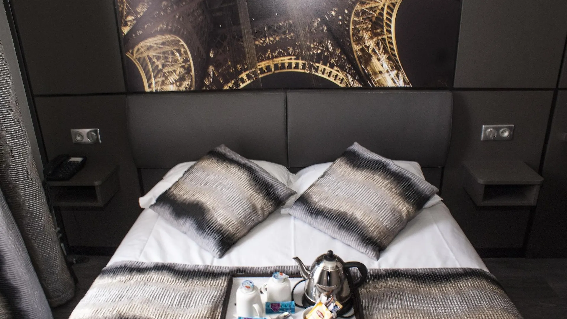 Hotel Esteem Tour Eiffel 4*