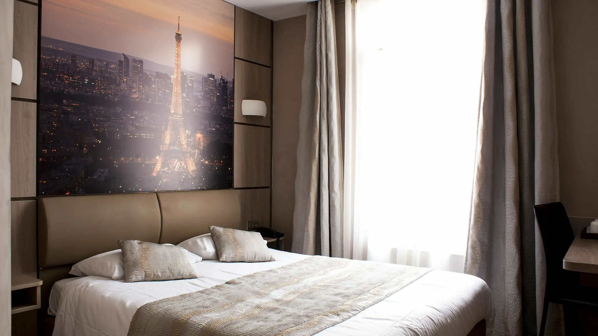 Esteem Tour Eiffel Hotel 4*