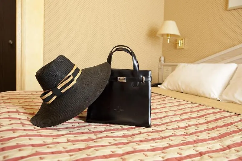 Esteem Tour Eiffel Hotel 4*
